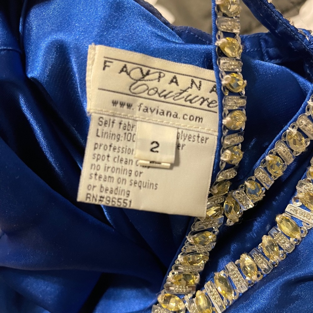 Dress - Picture 3 of 3